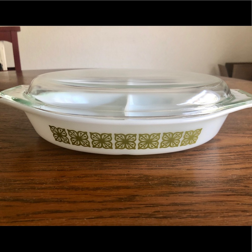 Vintage Pyrex verde sq flowers divided dish/lid